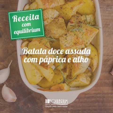 Batata doce assada com páprica e alho